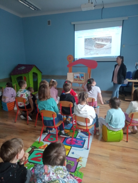 OBCHODY DNIA TEATRU W ŚWIETLICY SZKOLNEJ